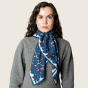 Carré 90 Floral Bleu Indigo profond & Marron Acajou